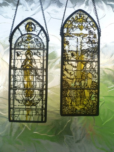 Miniature pair faux - a, of